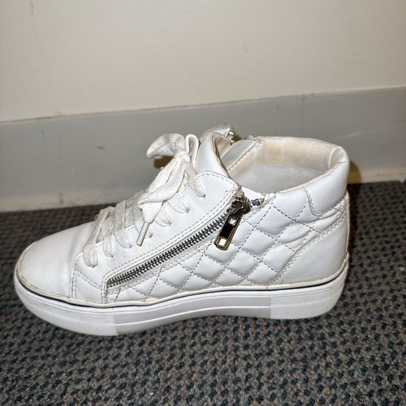 Steve Madden Gryphon-Q White Sneakers - Picture 7 of 8